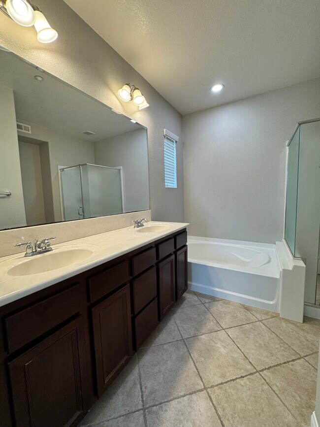 Building Photo - 17011 Calle Trevino