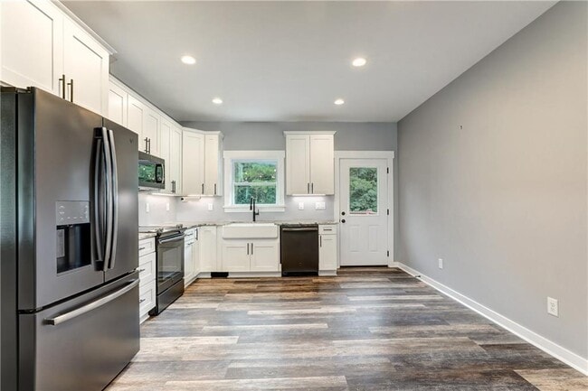 Building Photo - 623 Sweetwater Creek Dr