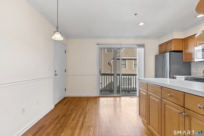 Building Photo - 44 Pleasant St