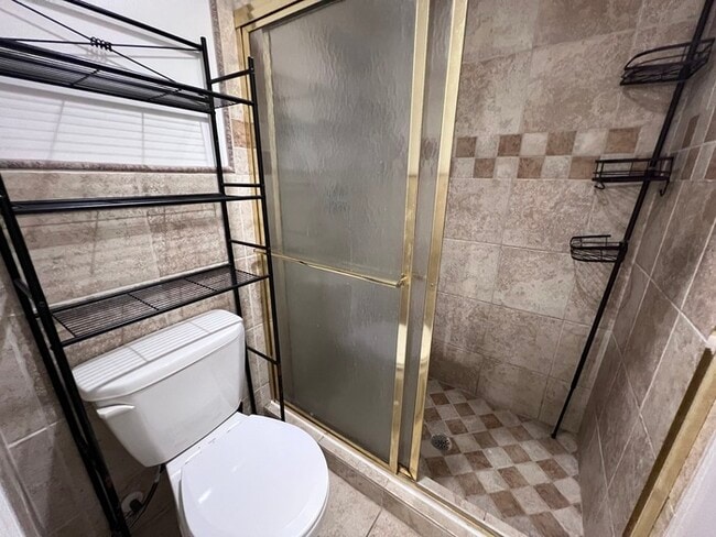 Building Photo - Stylish 2 Bed, 2 Bath Condo with Modern Am...