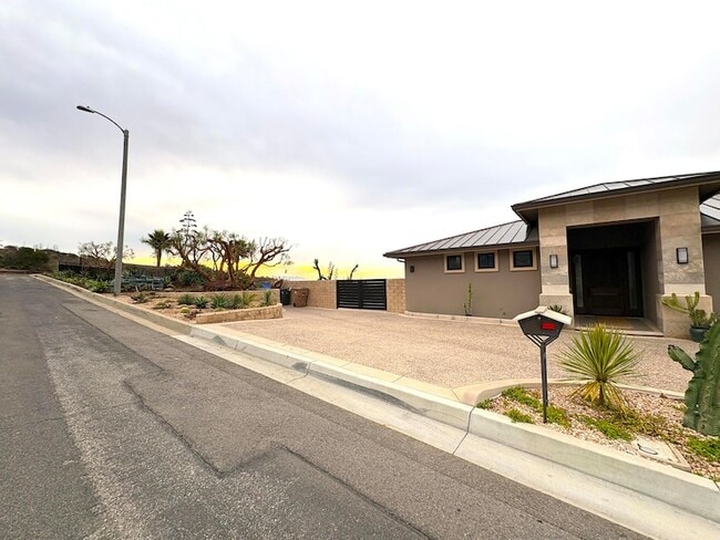 Building Photo - 5572 Rainier St