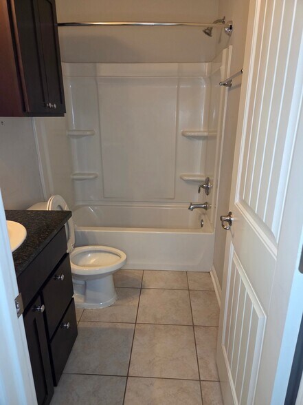 Building Photo - 39356 Legacy Lake Dr