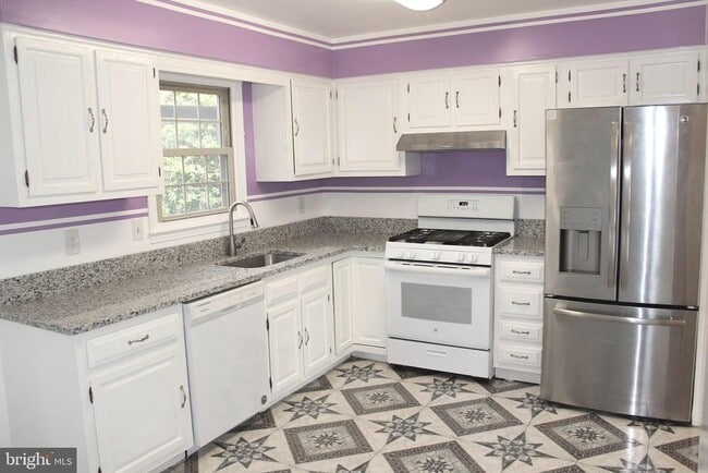 Building Photo - 41 Bralan Ct