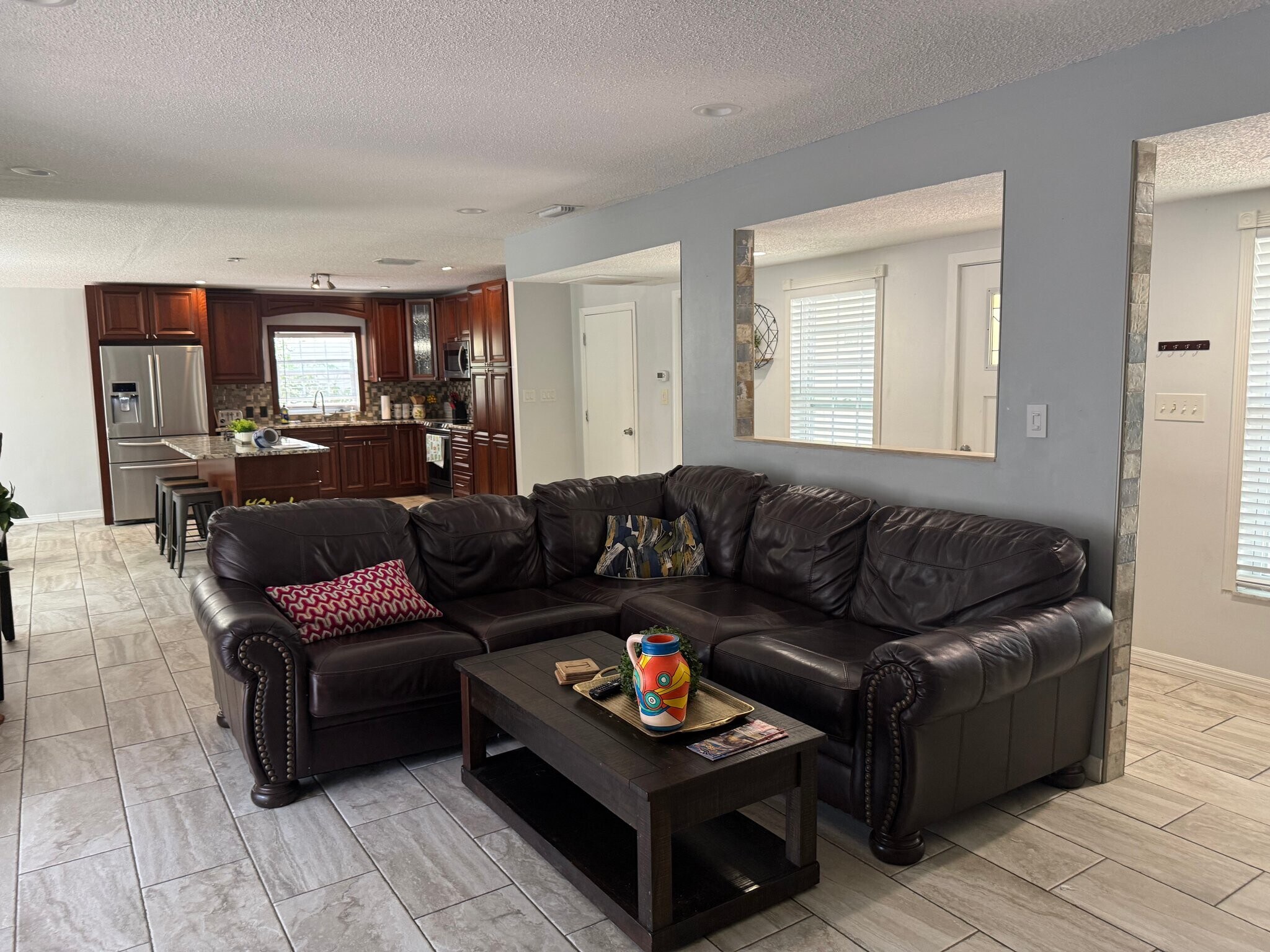 Building Photo - 914 W Cimmeron Dr