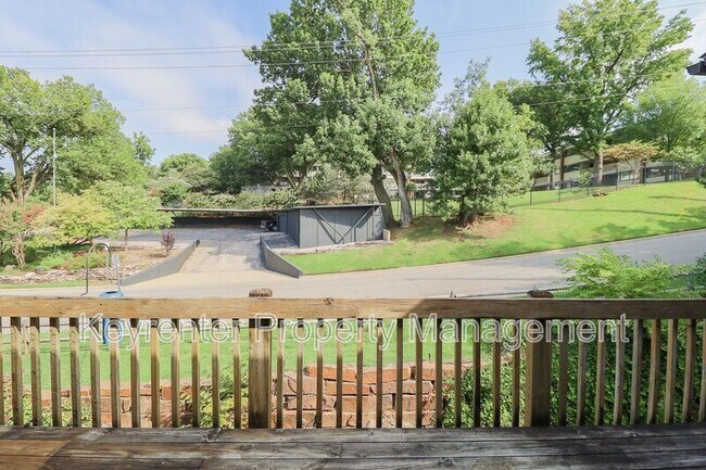 Building Photo - 1505 Riverside Dr