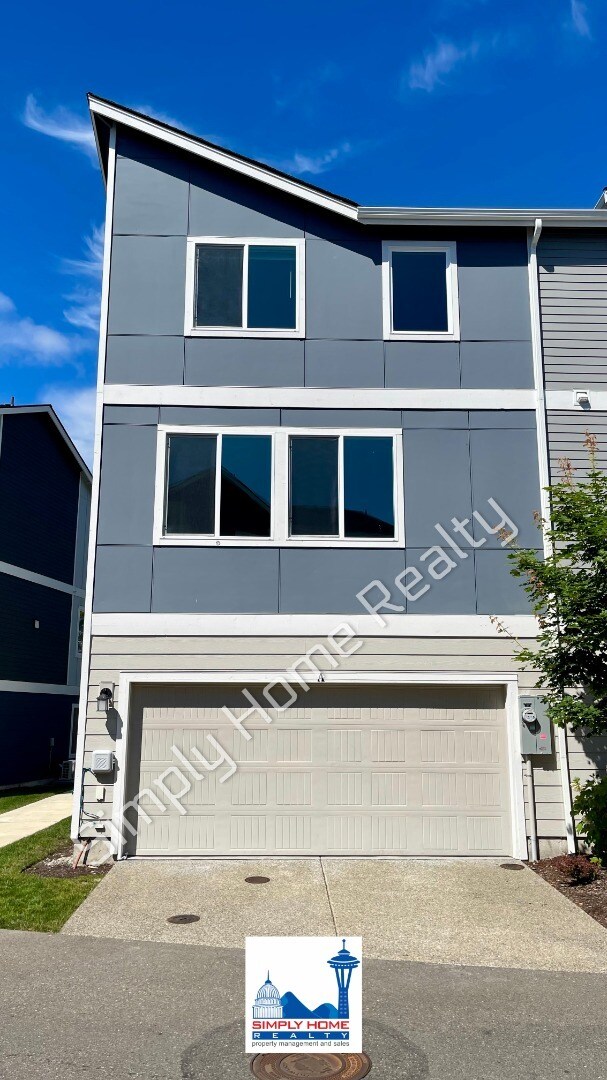 Building Photo - Step Inside to a Townhome Made for Easy Living!