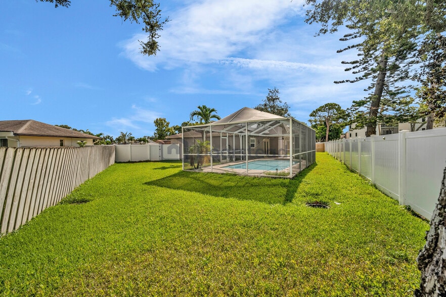 Building Photo - 7892 Sundown Dr
