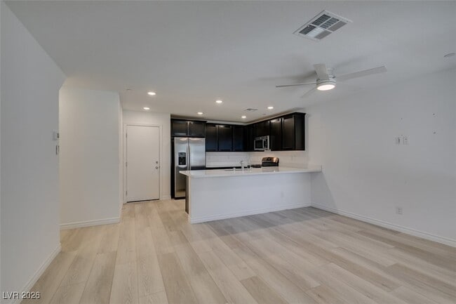 Building Photo - 6254 Foxes Dl St