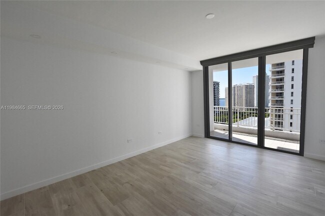 Building Photo - 801 Brickell Key Blvd