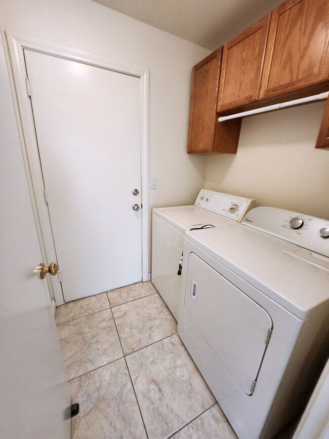 Building Photo - 137 Windy Creek Ave