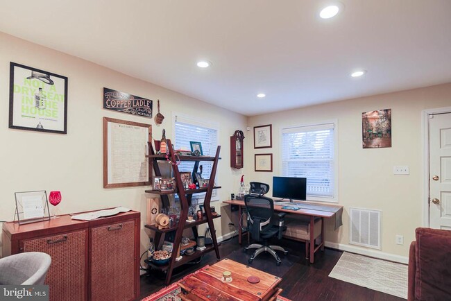 Building Photo - 718 S Payne St