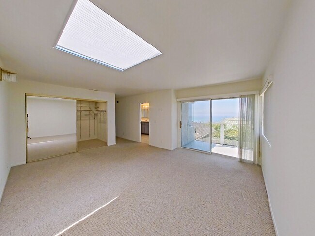 Building Photo - 617 E Avenida San Juan
