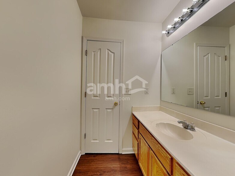 Building Photo - 16112 Stuarts Draft Ct