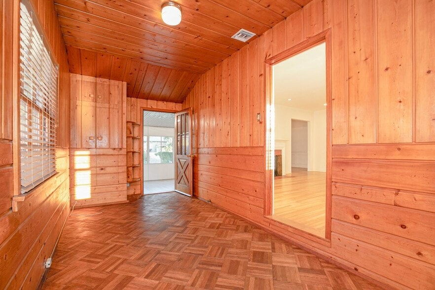 Building Photo - 2206 N Orchard Dr