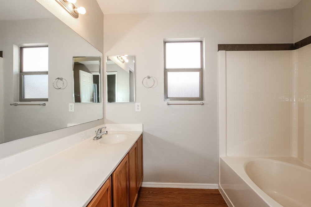 Building Photo - 3319 W Louise Dr