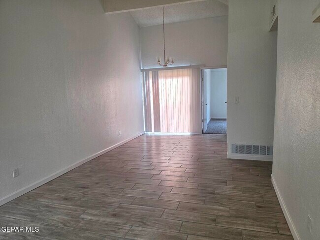Building Photo - 944 Montera Rd