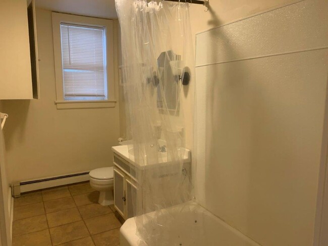 Building Photo - 1st Floor 1 Story 1 Bedroom 1 Bathroom Apa...