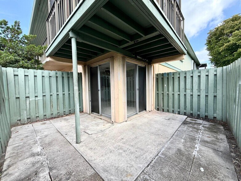 Building Photo - 1821 Fairview Villas Dr