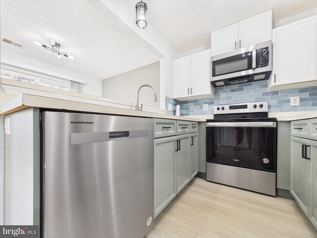 Building Photo - 7981 Calvary Ct