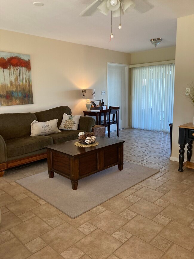 Building Photo - 27420 San Marino Dr