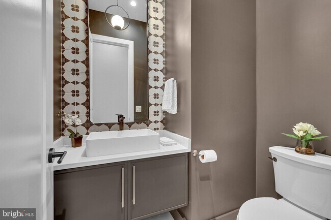 Building Photo - 1100 Balls Hill Rd