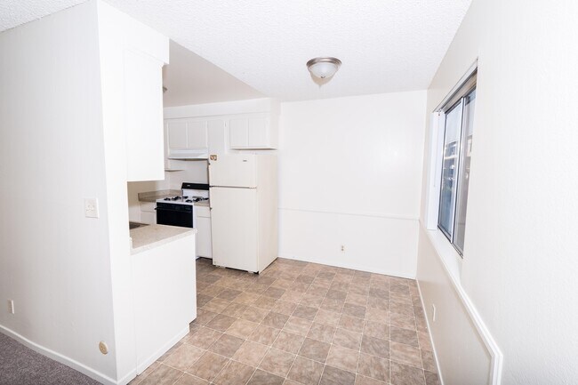 Building Photo - 14110 Yukon Ave