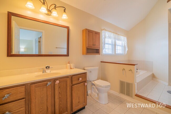 Building Photo - 164 Forestview Ct