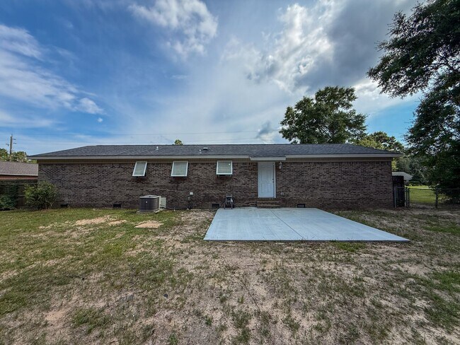 Building Photo - Completely Updated Brick Home with New Kitchen Appliances, Bathrooms, Flooring & Paint!
