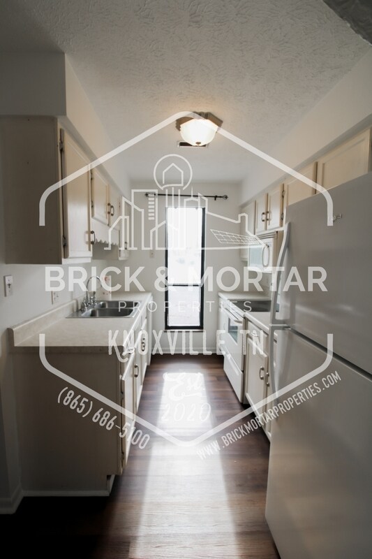 Building Photo - 4003 Valley View Dr NE