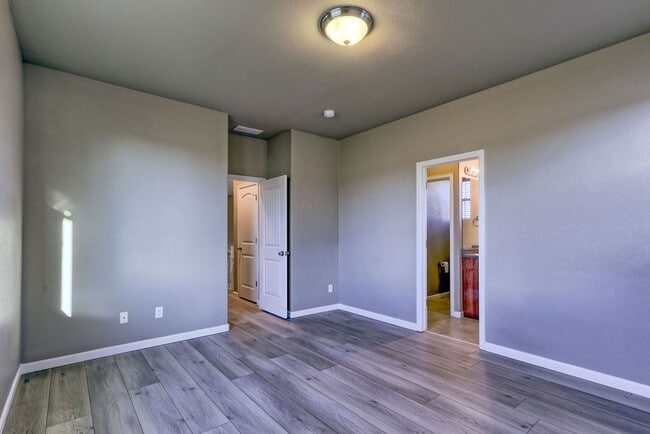Building Photo - 3 Bedroom 2 1/2 Bath in Loveland