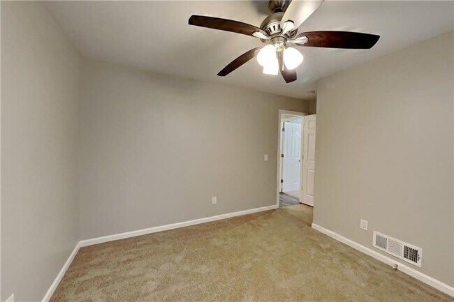 Building Photo - 3215 Aintree Chase