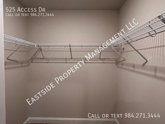 Building Photo - 525 Access Dr