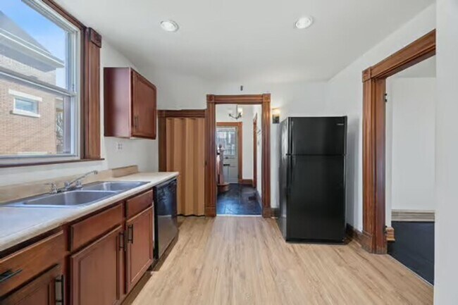 Building Photo - CHEVIOT:  Adorable 2+ bed 1.5 bath 2 story w 2 car garage