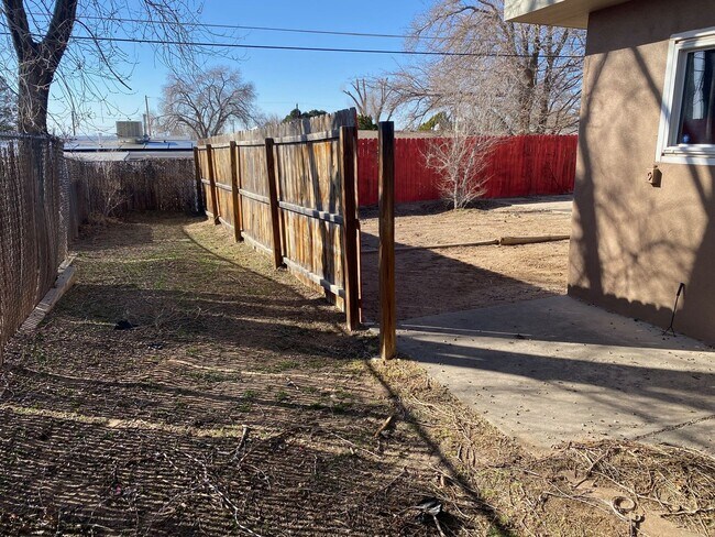 Building Photo - Beautiful 3 bedroom