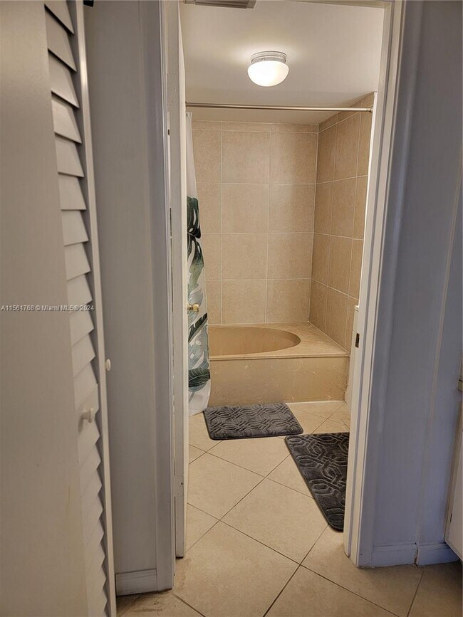 Building Photo - 1301 NE 7th St