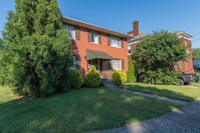 Building Photo - 342 Grosvenor Ave