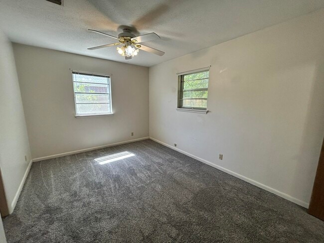 Building Photo - 205 Powell Dr