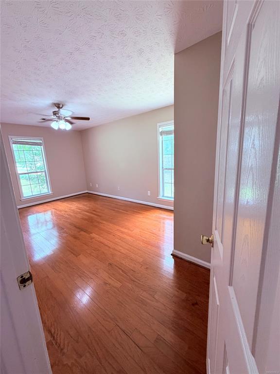 Building Photo - 11 Twin Oaks Ln
