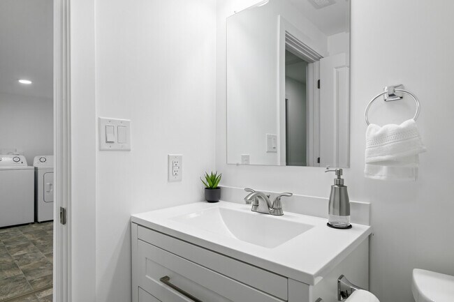 Building Photo - 1019 Central Ave