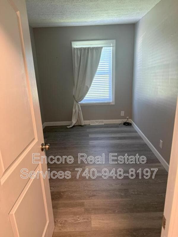 Building Photo - 285 Parkview Dr