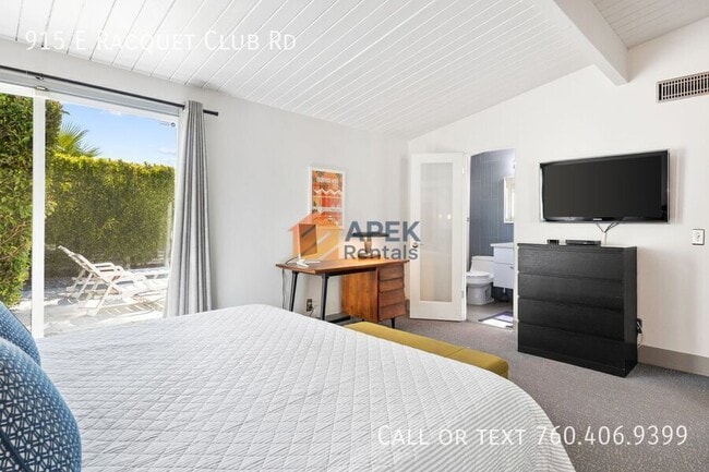 Building Photo - 915 E Racquet Club Rd