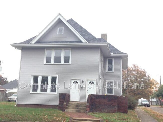 Building Photo - 832 S 17th St