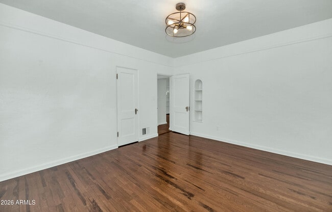 Building Photo - 114 W Windsor Ave