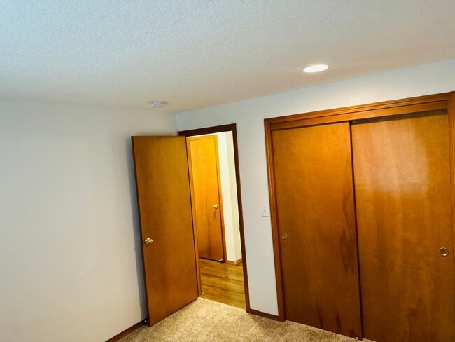 Building Photo - Charmin One Level Home w/ RV Parking