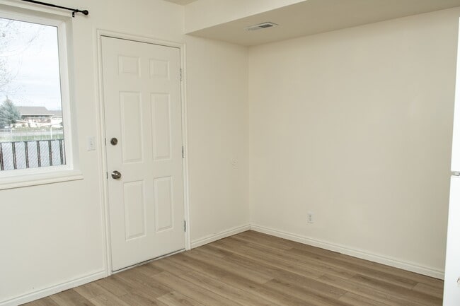 Building Photo - 137 S 400 W