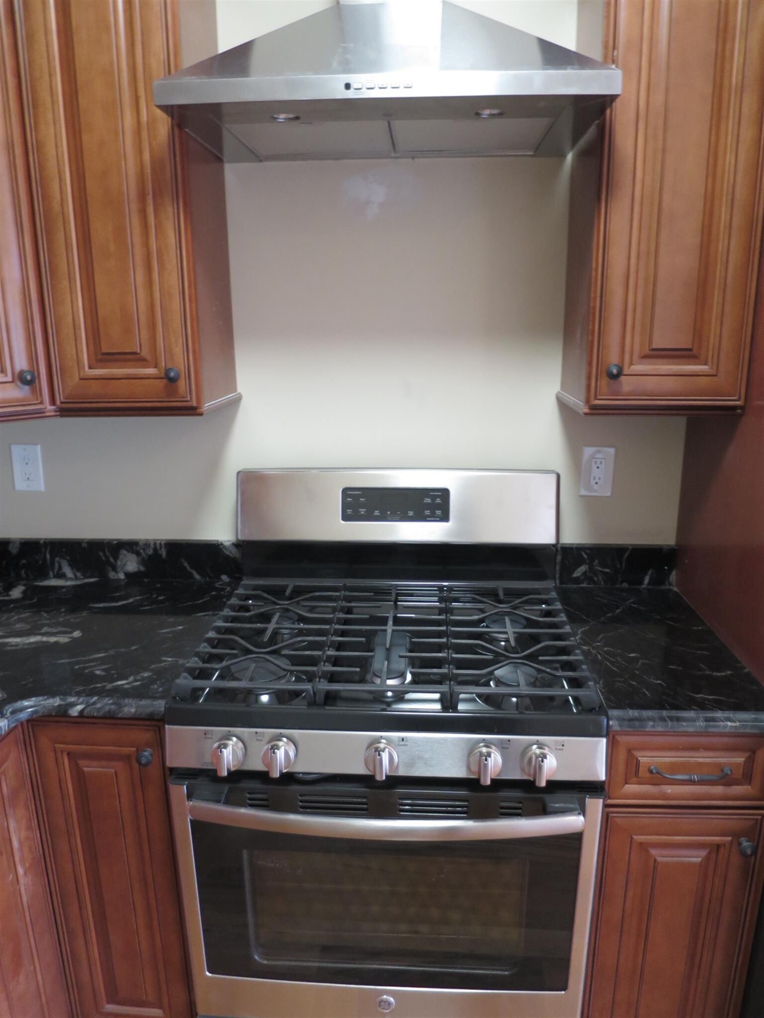 Building Photo - 1121 Broadway