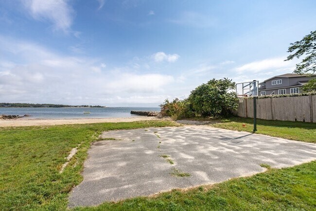 Building Photo - 9 Shore Dr