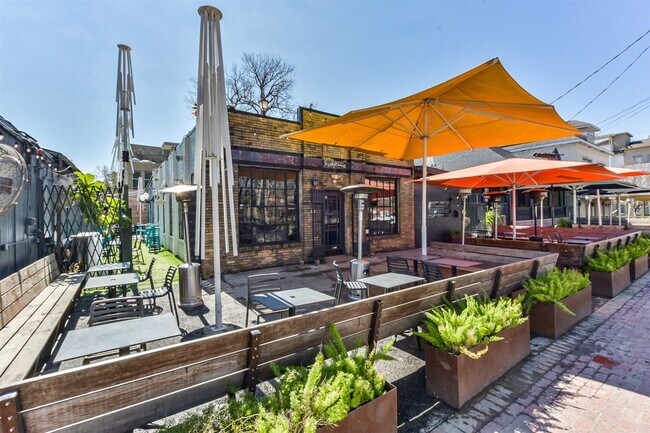 Building Photo - 415 Fairview St