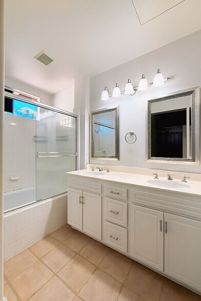 Building Photo - 2755 Dietrich Dr