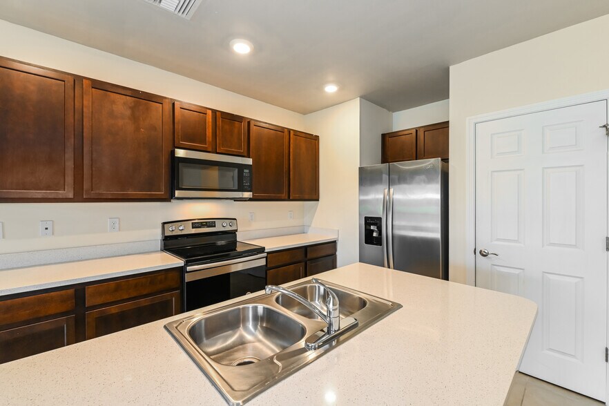 Building Photo - 15042 Wildflower Cir